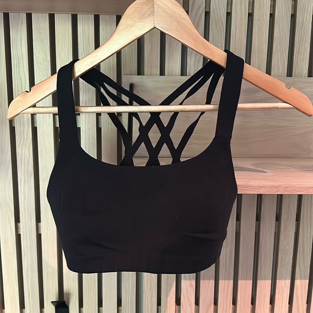 Lululemon neoprene-like sports bra